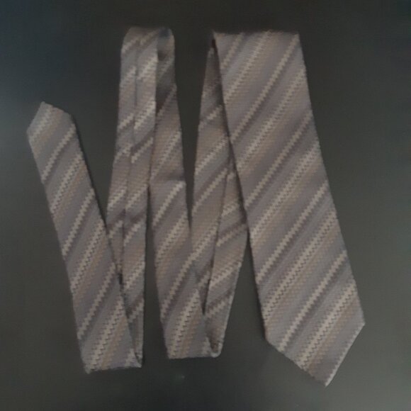 MISSONI 100% Silk Tie In Classic Zig Zag Pattern- Taupe & Grey - Picture 4 of 12